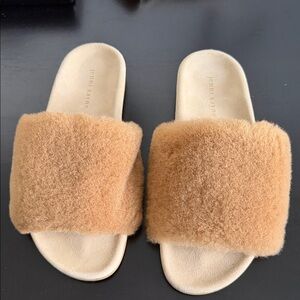 Jenni Kayne NEW shearling slides size 40. Comes with dust bag. NEW, never worn.